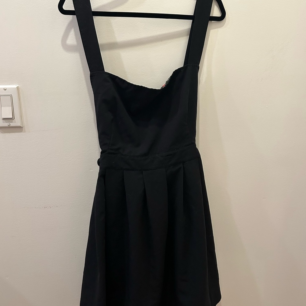 Chic Black Sleeveless Mini Dress